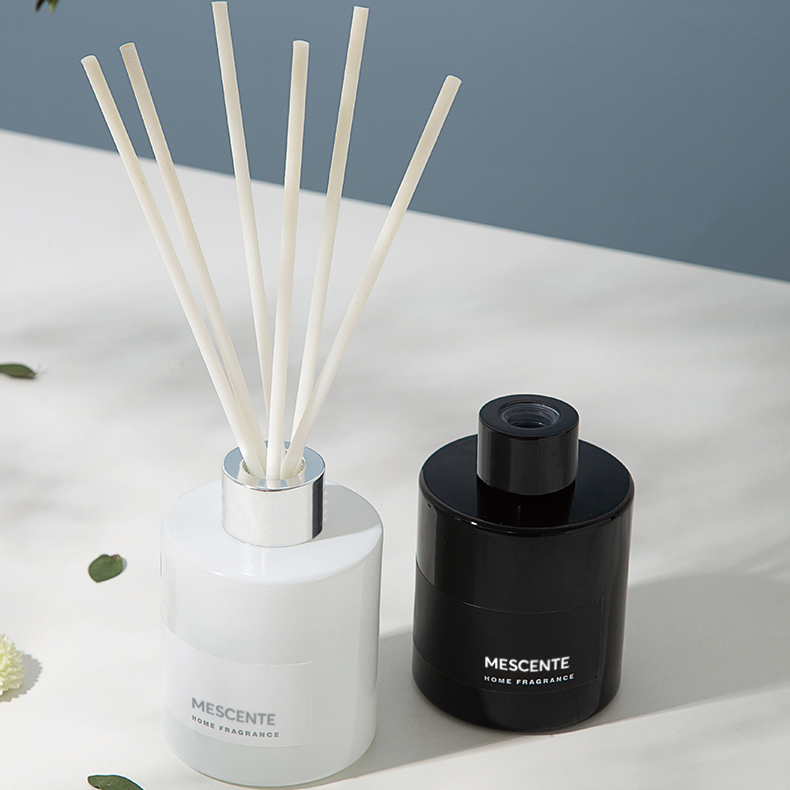 M&Scent Wholesale Luxus-Eigenmarken-dekorativer Blumenstäbchen-Faser-Red-Diffusor mit Stopper