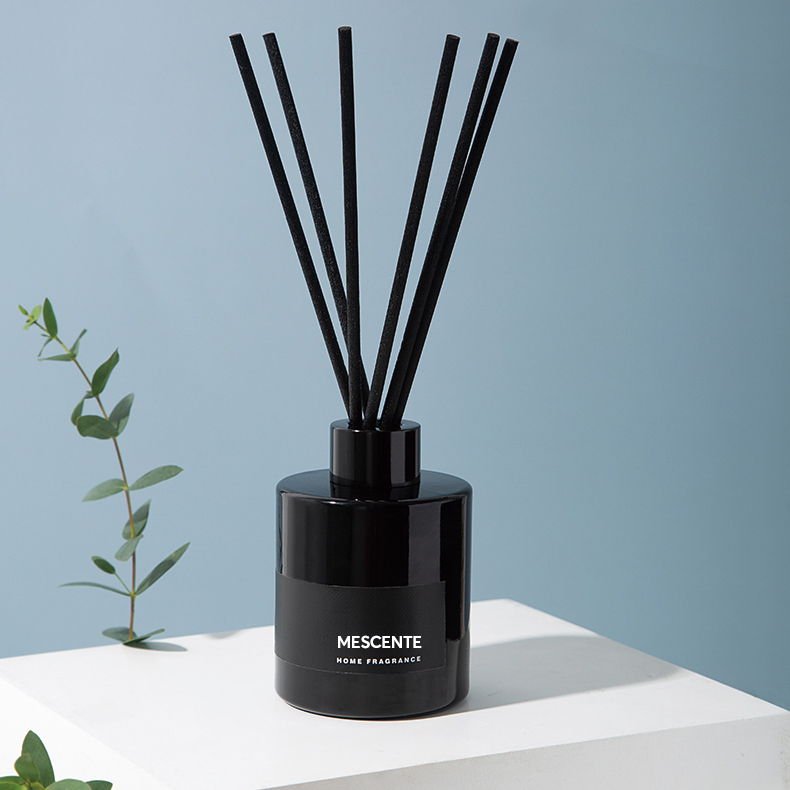 M&Scent Wholesale Luxus-Eigenmarken-dekorativer Blumenstäbchen-Faser-Red-Diffusor mit Stopper