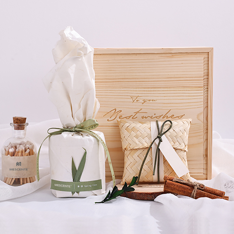Luxus-Kerzenhalter aus Holz von M&Scent, Duftkerzen der Privatmarke, mit Box
