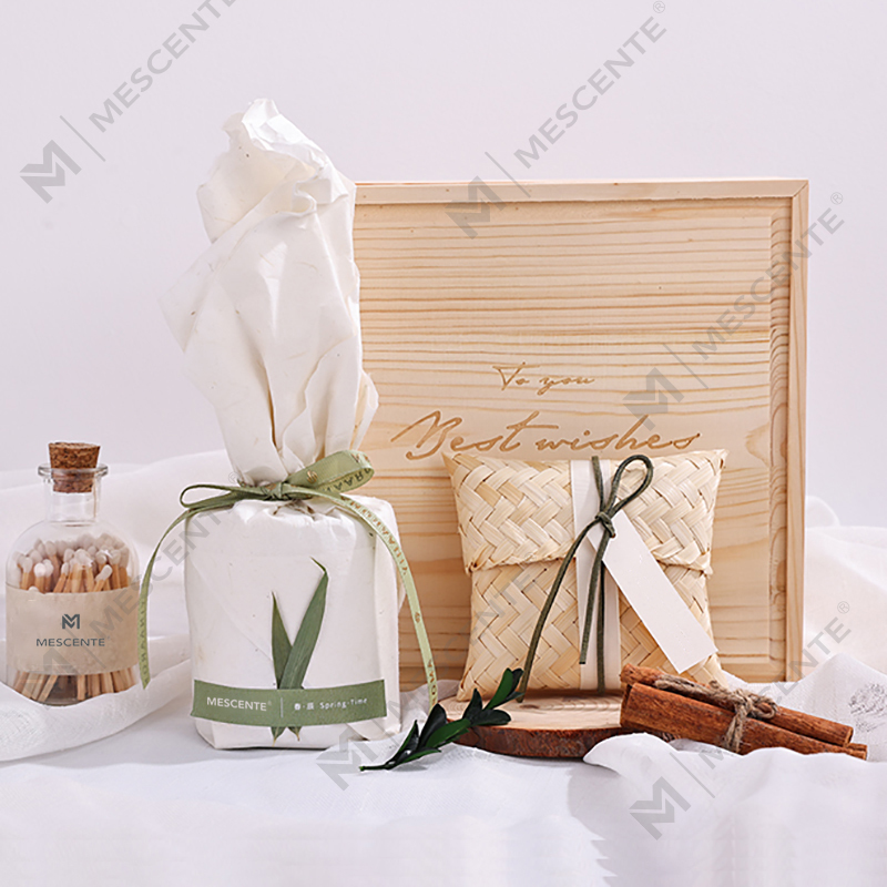 Luxus-Kerzenhalter aus Holz von M&Scent, Duftkerzen der Privatmarke, mit Box