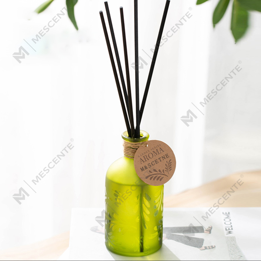 M&Scent Luxuriöser individueller Eigenmarken-Glasflaschen-Blumen-Flüssigkeits-Red-Diffusor mit Geschenkbox