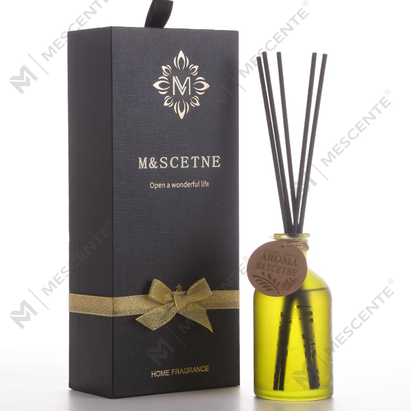 M&Scent Luxuriöser individueller Eigenmarken-Glasflaschen-Blumen-Flüssigkeits-Red-Diffusor mit Geschenkbox