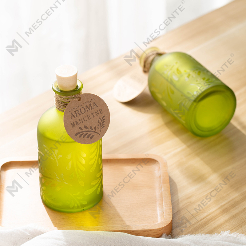 M&Scent Luxuriöser individueller Eigenmarken-Glasflaschen-Blumen-Flüssigkeits-Red-Diffusor mit Geschenkbox