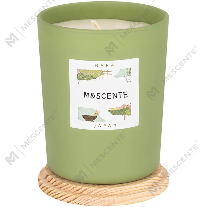 Von M&Scent wurden unter der Privatmarke maßgeschneiderte farbige Duftkerzen aus Sojawachs im schicken Stil hergestellt