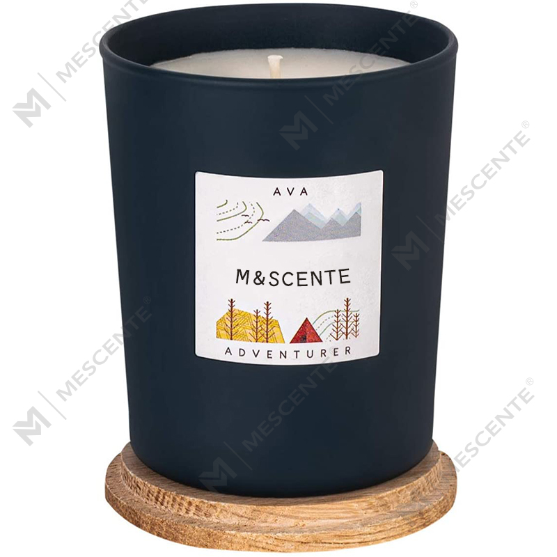 Von M&Scent wurden unter der Privatmarke maßgeschneiderte farbige Duftkerzen aus Sojawachs im schicken Stil hergestellt