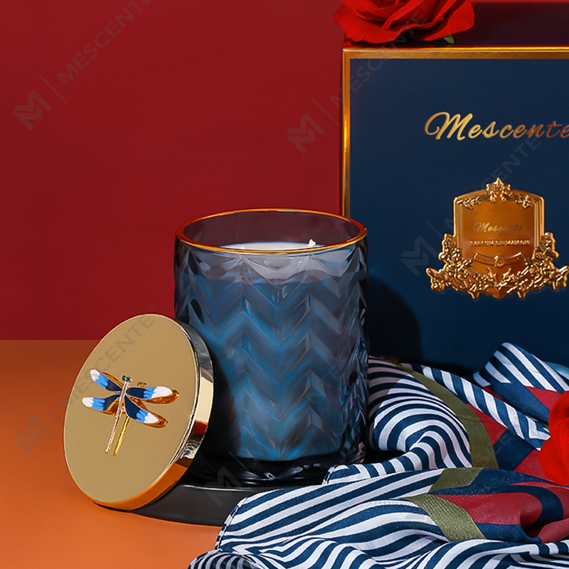 M&Scent Großhandel kundenspezifische Private-Label-Behälter-Aromatherapie-Duftduft-Aroma-Sojakerzen mit Kristallen