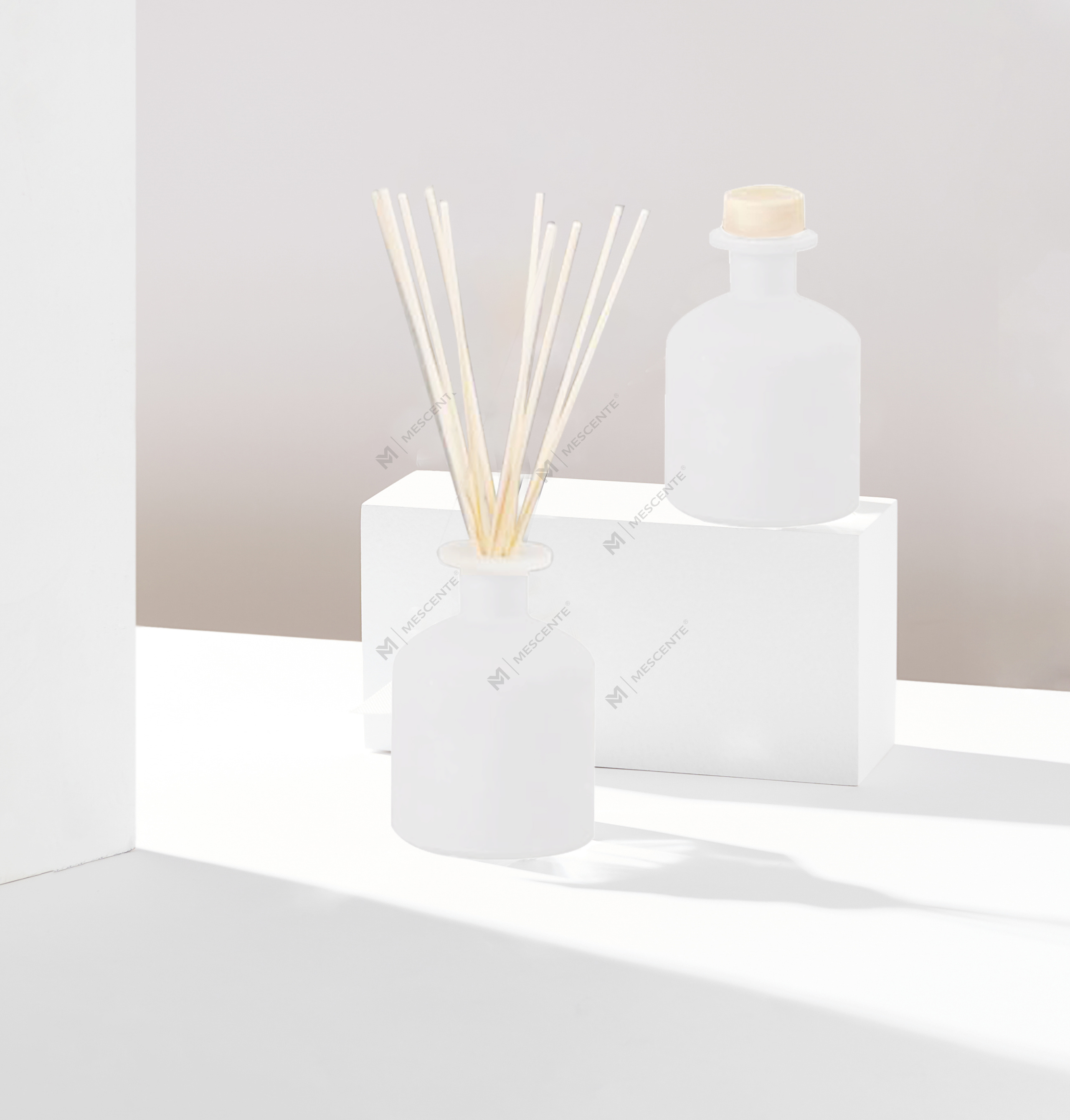 Mescente Luxus 180 ml maßgeschneiderter Glasflaschen-Diffusor für ätherische Öle für Hotels