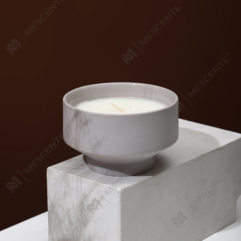 M&Scent Wholesale Custom großes, modernes, weiß gefrostetes Weihnachtskerzenglas mit 3 Dochten und Bambusdeckel