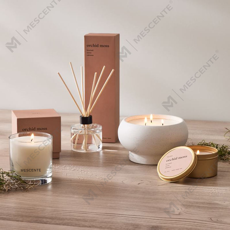 Passen Sie das Duftkerzen-Set „White Barn Dry Flower Cake“ mit Deckel individuell an