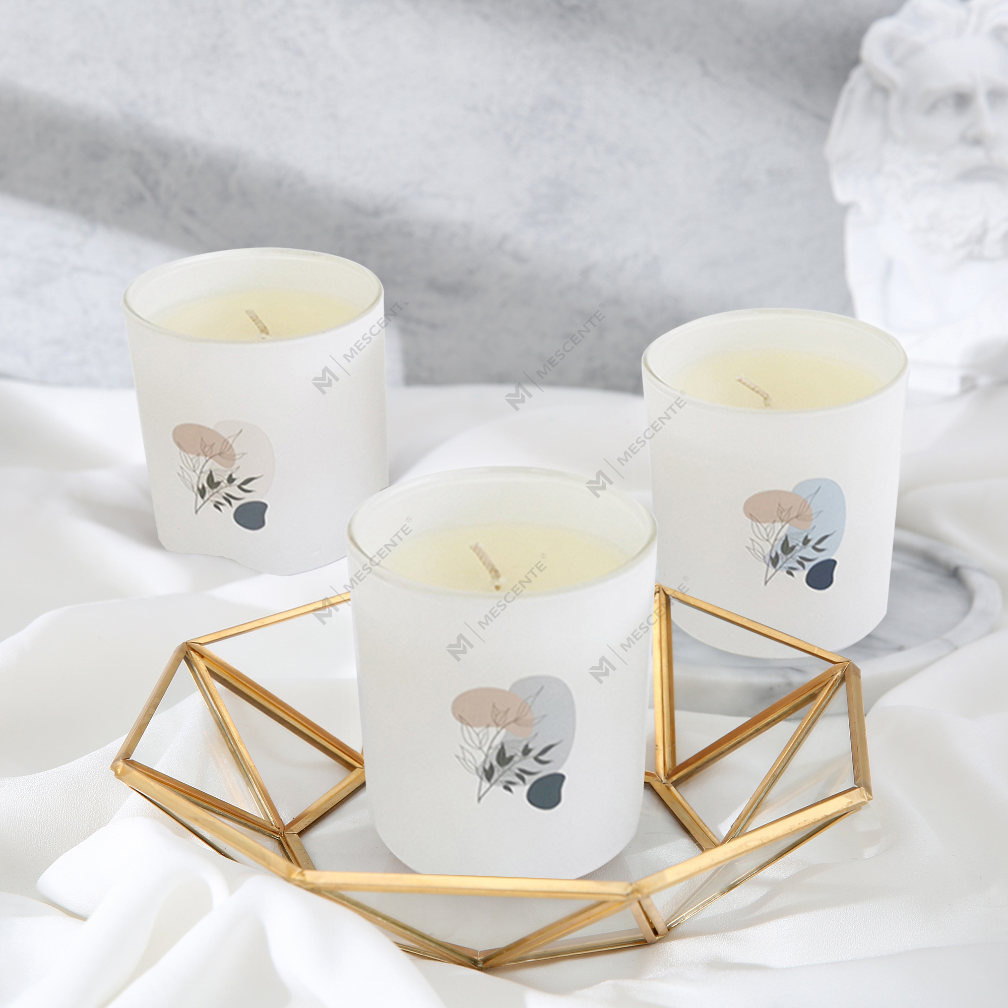 Mehrere hochwertige Soja-Duftkerzen mit 100 % natürlichem Aroma von M&Scent im Glasgefäß mit Deckel